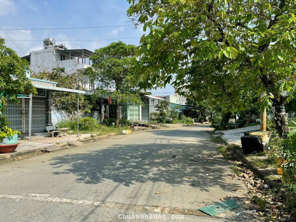 Đất thổ cư đường 16 m, sổ riêng, 6*20, chỉ 4,25 tỷ. Rẻ ơi là rẻ.