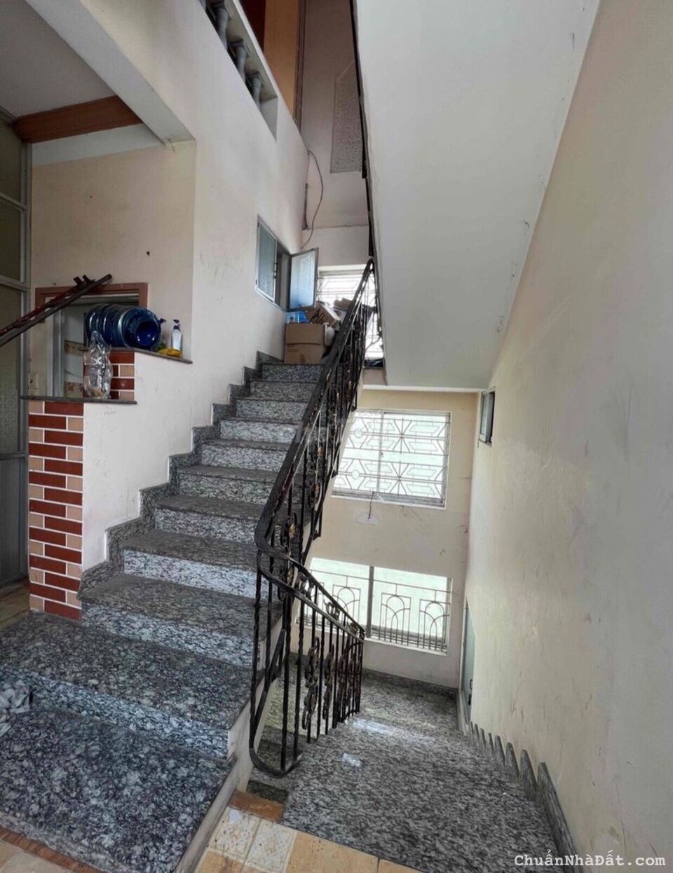 Cho thuê nhà mặt tiền Nguyễn Văn Quỳ, Quận 7. 5*20, 4 tầng.