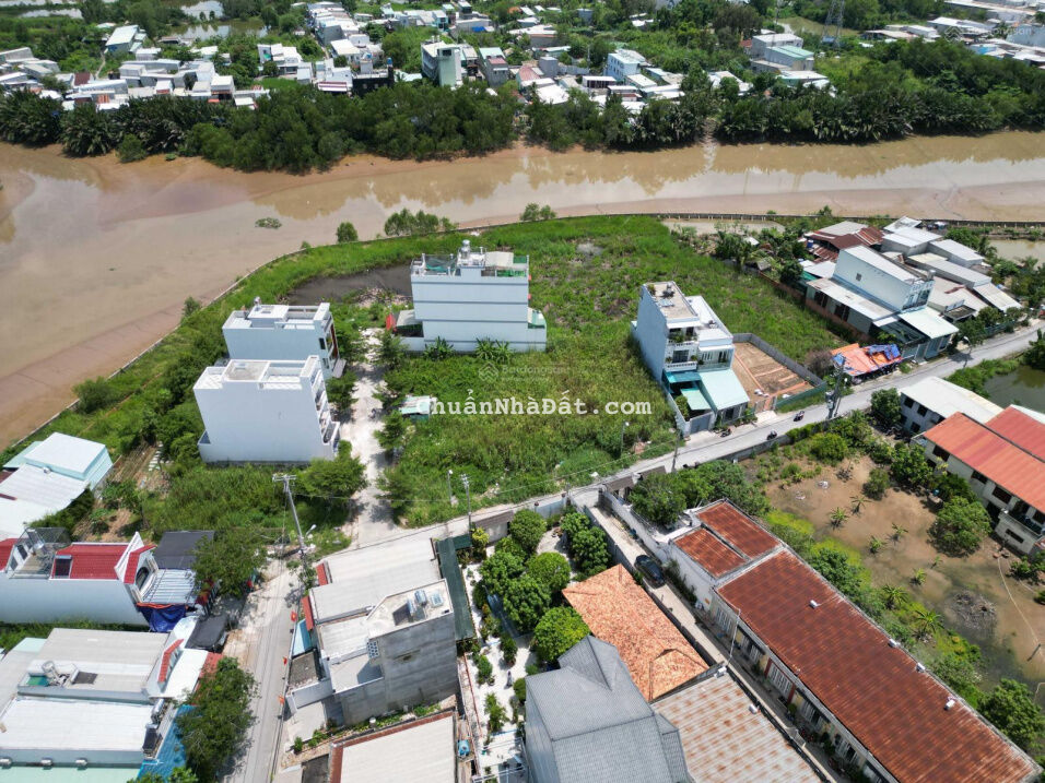 lô đất 3.4 tỷ hẻm xe hơi 1651 lê văn lương thông qua hẻm 845 nguyễn bình giá cực tốt xây CHDV 