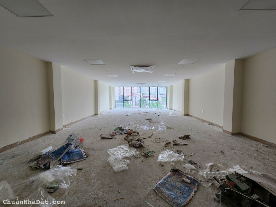 Tòa nhà mặt phố Hoàng Quốc Việt cực hot - Dt 110m2 - 8 tầng thang máy giá chỉ 150tr/tháng