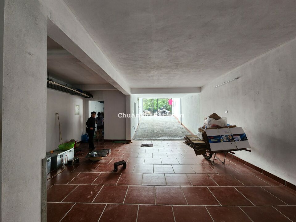 Tòa nhà mặt phố Hoàng Quốc Việt cực hot - Dt 110m2 - 8 tầng thang máy giá chỉ 150tr/tháng