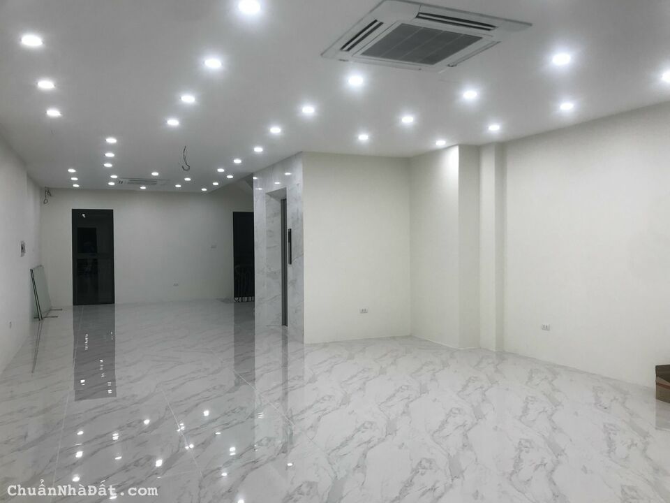 Cho thuê MBKD Nhà Hàng mặt phố Nguyễn Chánh 110m2, 5 tầng, thang máy, thông sàn 95 triệu/tháng