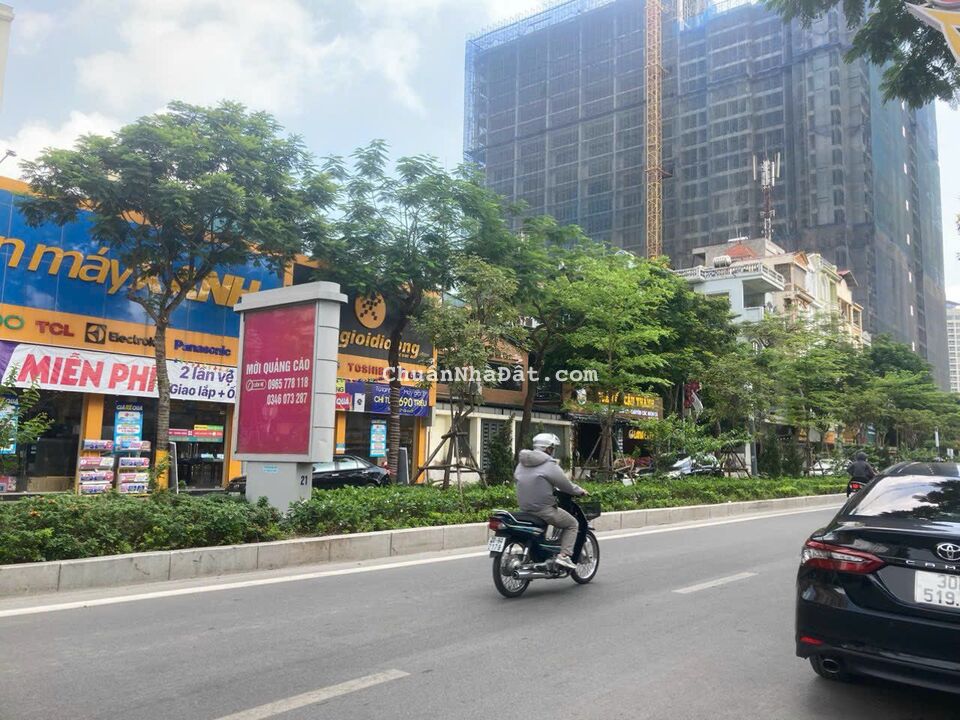 Bán đất mặt phố Lạc Long Quân 395m2 MT 11m vị trí đẹp, view Hồ Tây, gần TTTM Lotte Tây Hồ