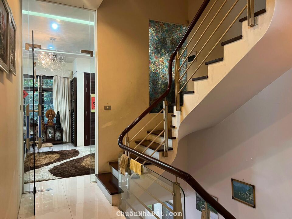 Bán Nhà Nguyễn Văn Huyên. Cầu Giấy . Hà Nội. 24.2 Tỷ. 4 Tầng. DT.82m2. MT.6m.Ô Tô Ngủ Trong Nhà. Bán Nhà Nguyễn Văn Huyên. Cầu Giấy . Hà Nội. 24.2 Tỷ. 4 Tầng. DT.82m2. MT.6m.Ô Tô Ngủ Trong Nhà.