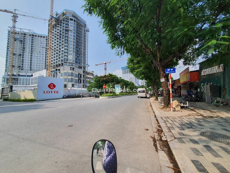 Bán nhà phố Lạc Long Quân khu công viên nước Tây Hồ, 170m2, mặt tiền 12m, 3 tầng. Giá mềm