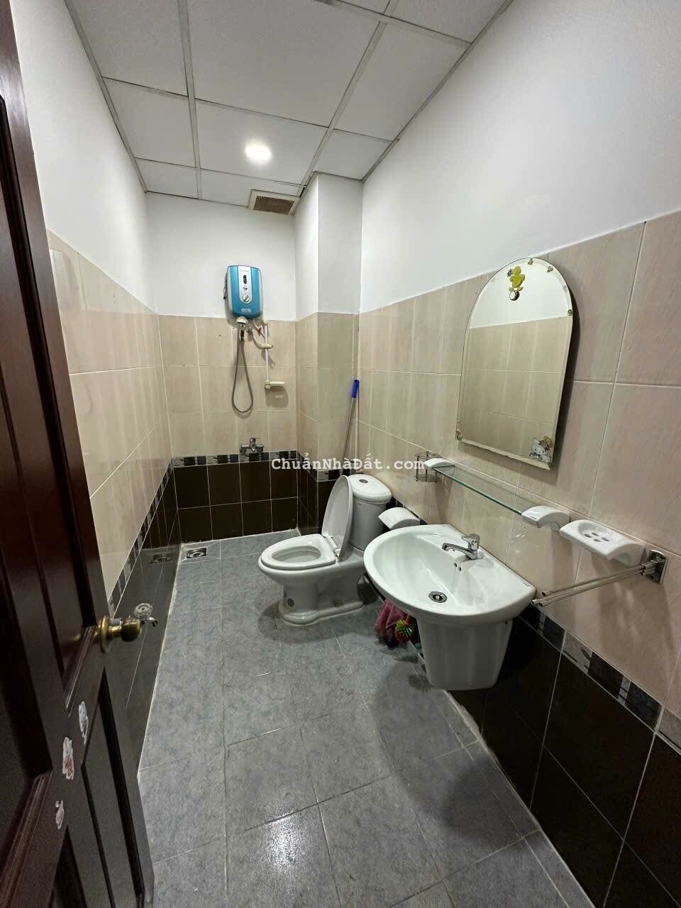 Cần bán gấp căn hộ Khánh Hội 2, 360 Bến Vân Đồn, Phường 01, Quận 4 : -	Diện tích 80m2, 2PN, 2WC