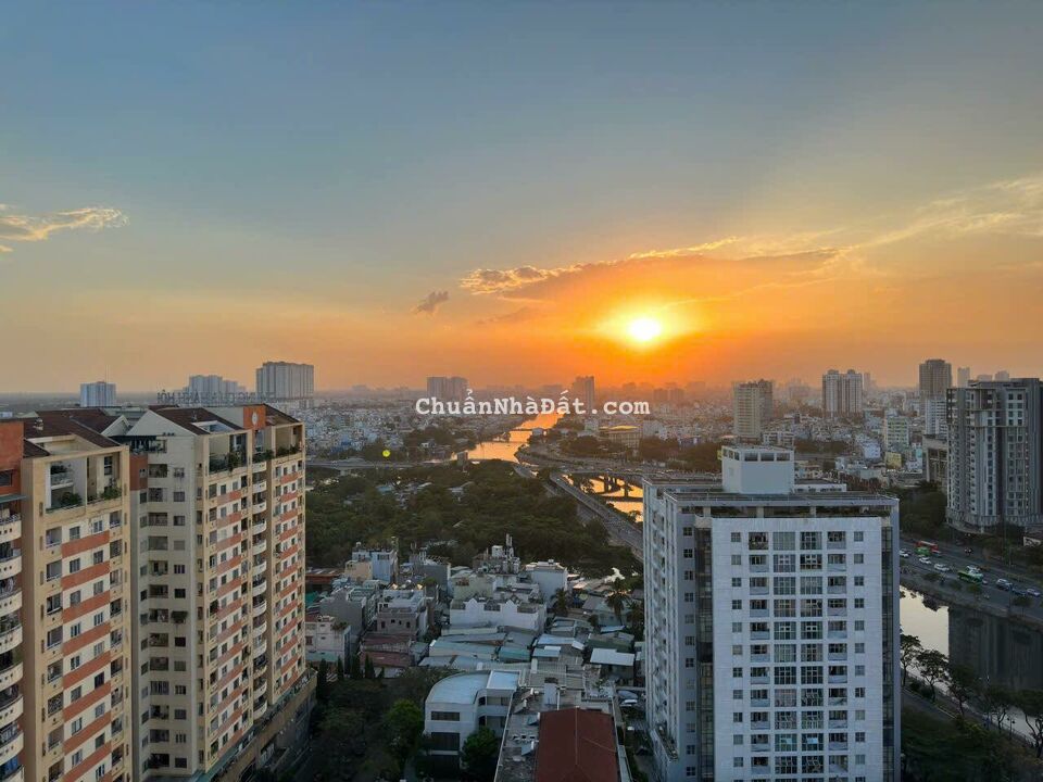 Cần bán gấp căn hộ Khánh Hội 2, 360 Bến Vân Đồn, Phường 01, Quận 4 : -	Diện tích 80m2, 2PN, 2WC