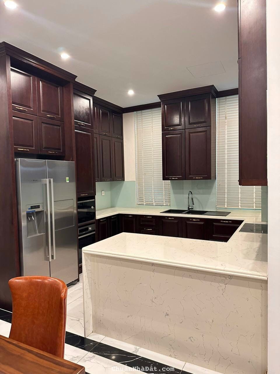 Cho thuê hoặc bán Biệt thự Vinhomes Golden River, đường Tôn Đức Thắng, P.Bến Nghé - Quận 1 : 