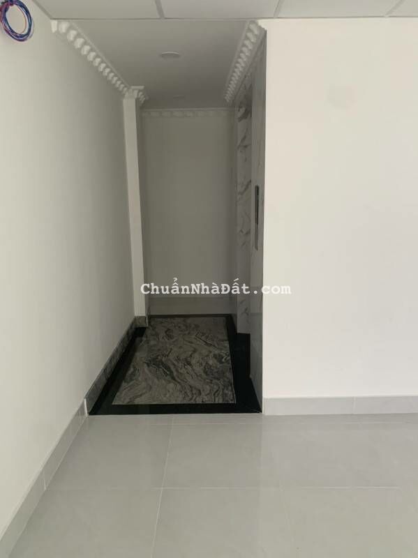 Cho thuê nhà mặt tiền Nguyễn Văn Trỗi, P.8, Phú Nhuận :  - Diện tích 5.5m x 12m, diện tích sàn 450m