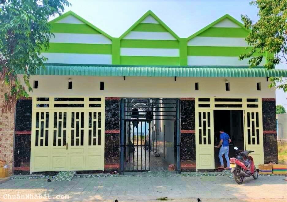 GIA ĐÌNH TÔI CẦN BÁN GẤP 2 DÃY NHÀ TRỌ VÀ LÔ ĐẤT 450m2(15X30m) 1,3TỶ SÁT CỔNG KCN VIỆT-SING