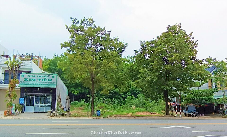 BÁN GẤP 360m2 ĐẤT TT BÌNH DƯƠNG 1ty/sổ ĐỐI DIỆN TRƯỜNG HỌC ,THÔNG CHỢ. DÂN ĐÔNG