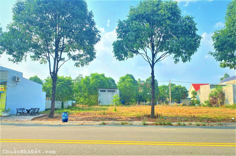 GIA ĐÌNH TÔI BÁN GẤP 600m2 ĐẤT CÁCH TPHCM 30ph.SÁT CHỢ TIỆN BUÔN BÁN,XÂY TRỌ.THỔ CƯ 100%