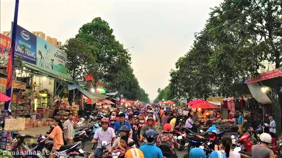 GIA ĐÌNH TÔI BÁN GẤP 600m2 ĐẤT CÁCH TPHCM 30ph.SÁT CHỢ TIỆN BUÔN BÁN,XÂY TRỌ.THỔ CƯ 100%