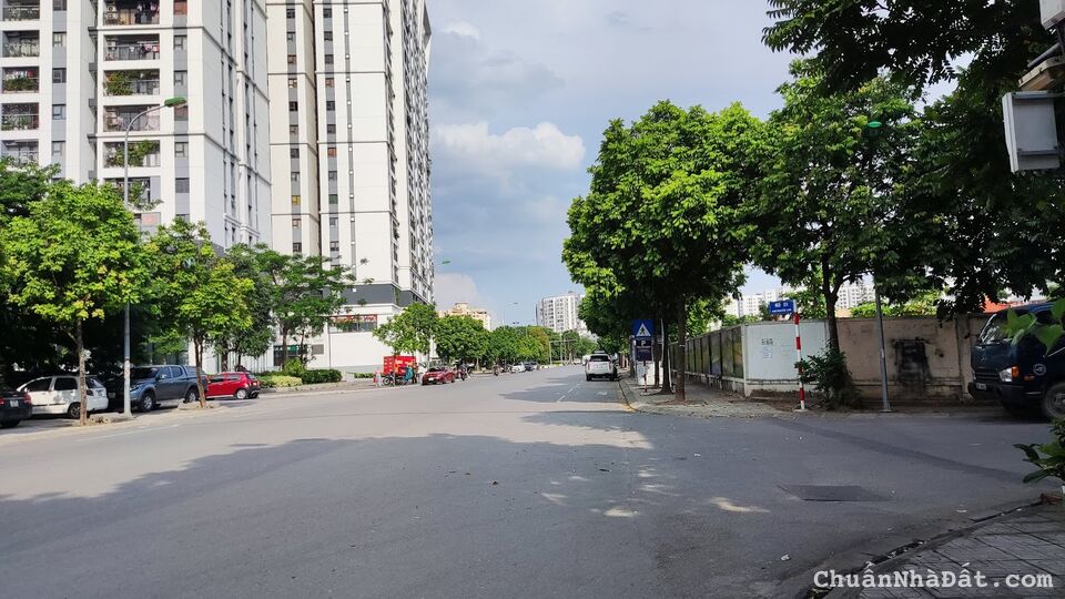 Nhà 5 tầng quá đẹp ,Chu Huy Mân, ô tô tránh, mặt tiền 5m sân vỉa hè KINH DOANH chỉ 10ty