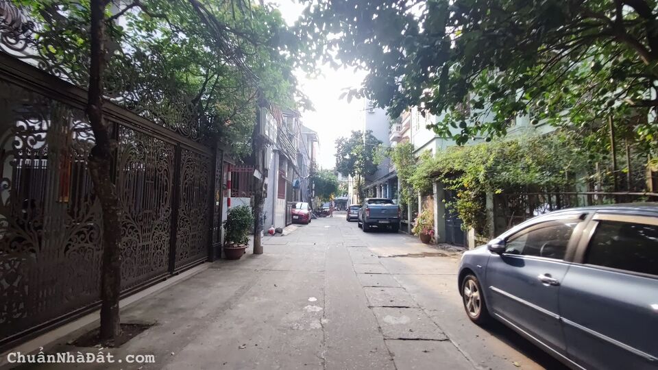 Bán nhà Sài Đồng vị trí cực đẹp 52 m2 , ô tô 7 vào nhà (chủ cần bán gấp, giá cực hữu nghị)