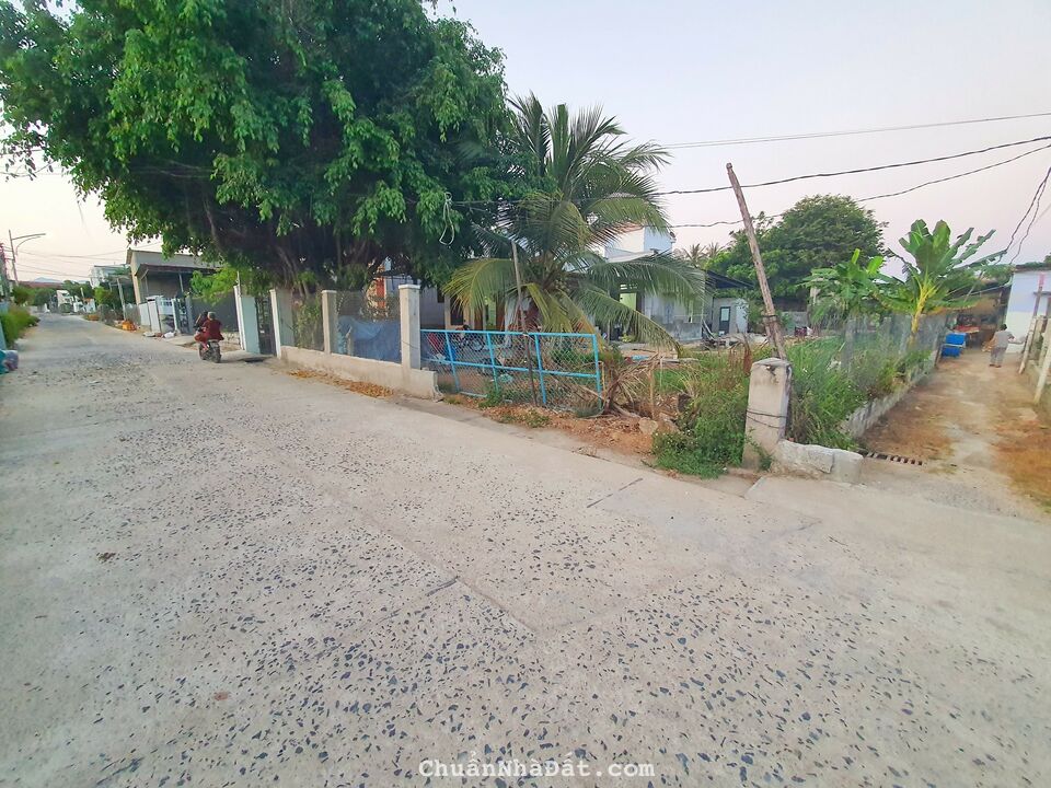 Khu bàn cờ Cam Đức Cam Lâm đường Trần Quý Cáp 169m2 giá 2.1 tỷ. Gọi ngay 0969876162 Khu bàn cờ Cam Đức Cam Lâm đường Trần Quý Cáp 169m2 giá 2.1 tỷ. Gọi ngay 0969876162