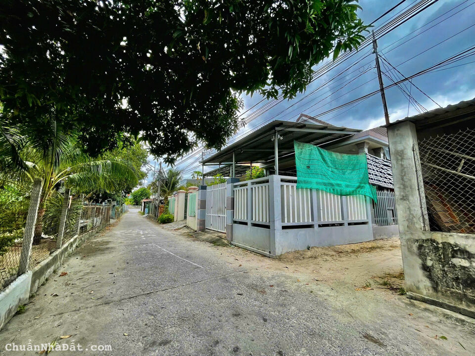 Đất thổ cư thị trấn Cam Đức 233m2 cách Quốc lộ 1A 80 mét giá 1.8 tỷ. Gọi ngay 0969876162 Đất thổ cư thị trấn Cam Đức 233m2 cách Quốc lộ 1A 80 mét giá 1.8 tỷ. Gọi ngay 0969876162