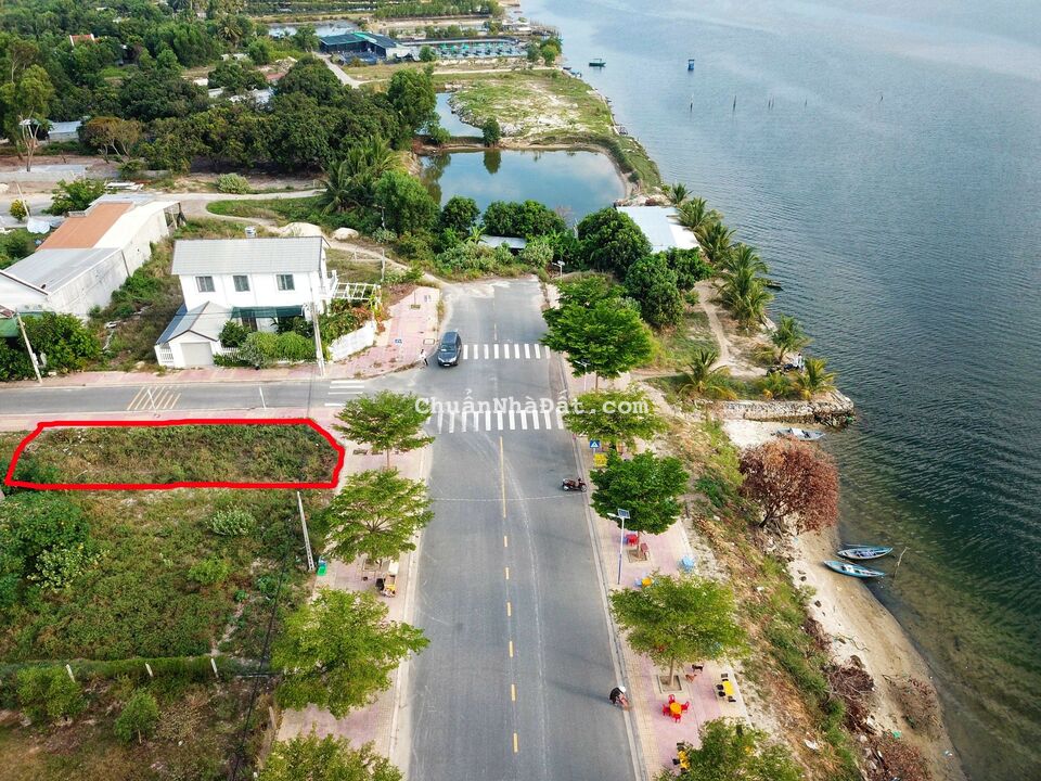 Tái định cư K8 Cam Lâm lô góc mặt tiền Đầm Thủy Triều đường D2 giá 17 tỷ. Gọi ngay 0969876162 Tái định cư K8 Cam Lâm lô góc mặt tiền Đầm Thủy Triều đường D2 giá 17 tỷ. Gọi ngay 0969876162