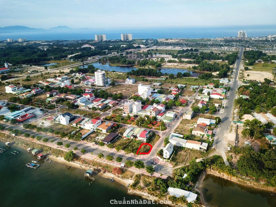 Tái định cư K8 Cam Lâm lô góc mặt tiền Đầm Thủy Triều đường D2 giá 17 tỷ. Gọi ngay 0969876162 Tái định cư K8 Cam Lâm lô góc mặt tiền Đầm Thủy Triều đường D2 giá 17 tỷ. Gọi ngay 0969876162