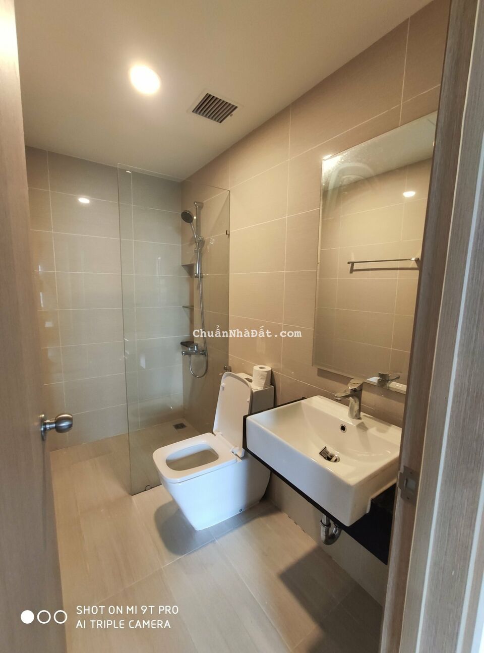 Định cư bán gấp! Chung cư Sky Center Q.Tân Bình, 74m2 giá 1,35 tỷ/*895 Định cư bán gấp! Chung cư Sky Center Q.Tân Bình, 74m2 giá 1,35 tỷ/*895