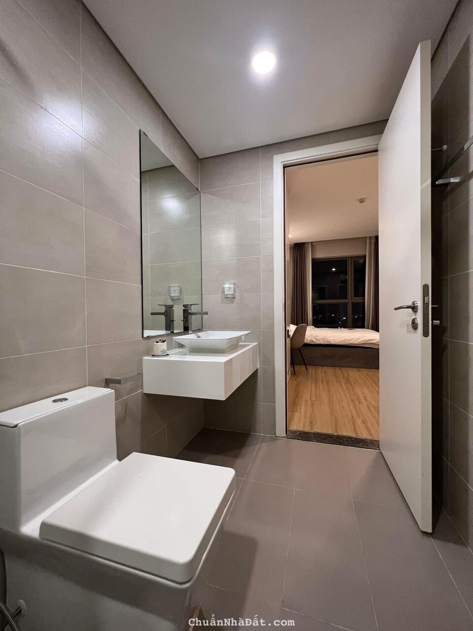 NGỘP BANK BÁN GẤP CC 2PN 2WC SAIGON ROYAL Q4 GIÁ 1TỶ370 DT 72M2