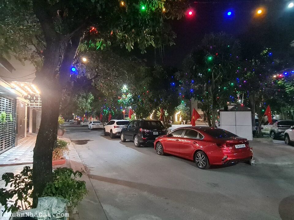 Bán Nhà 5 Tầng Mặt Công Viên Văn Cao