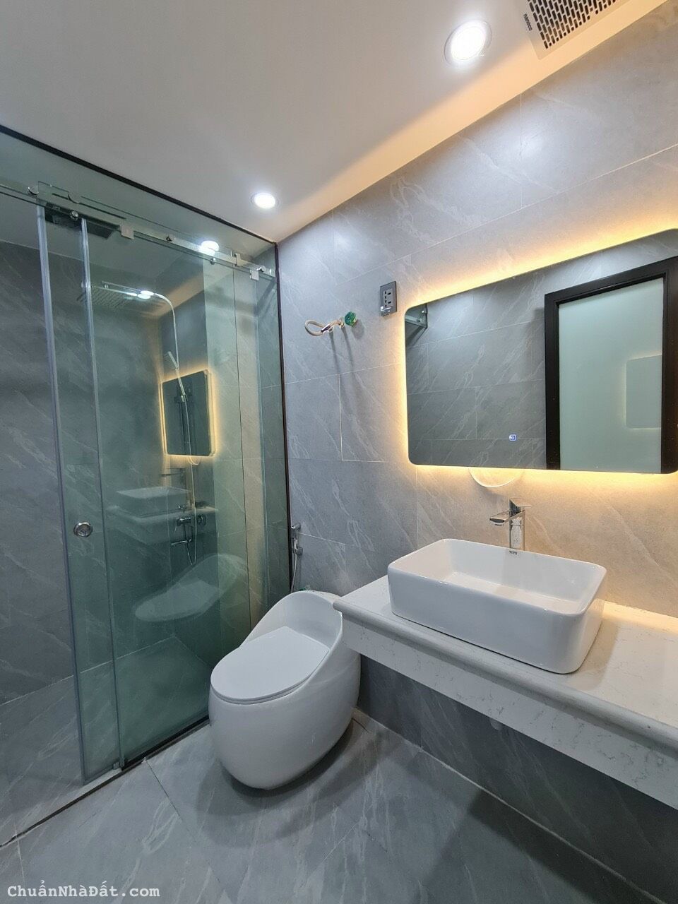 Bán Nhà 5 Tầng Mặt Công Viên Văn Cao