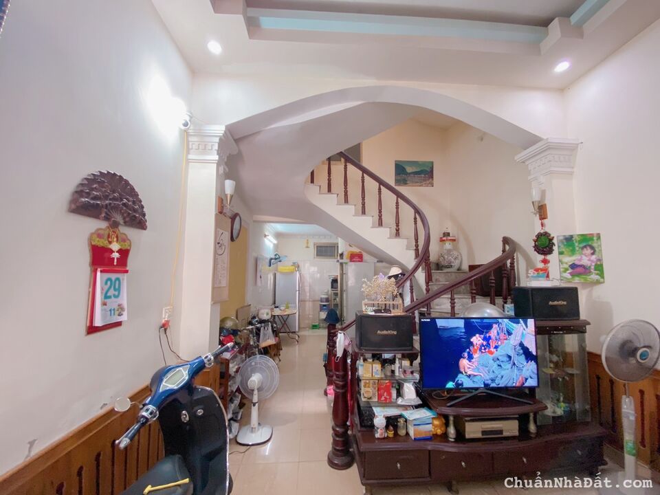 Chuyển nhượng căn nhà tại phố Tây Văn Cao 72m2 x 3,5 tầng