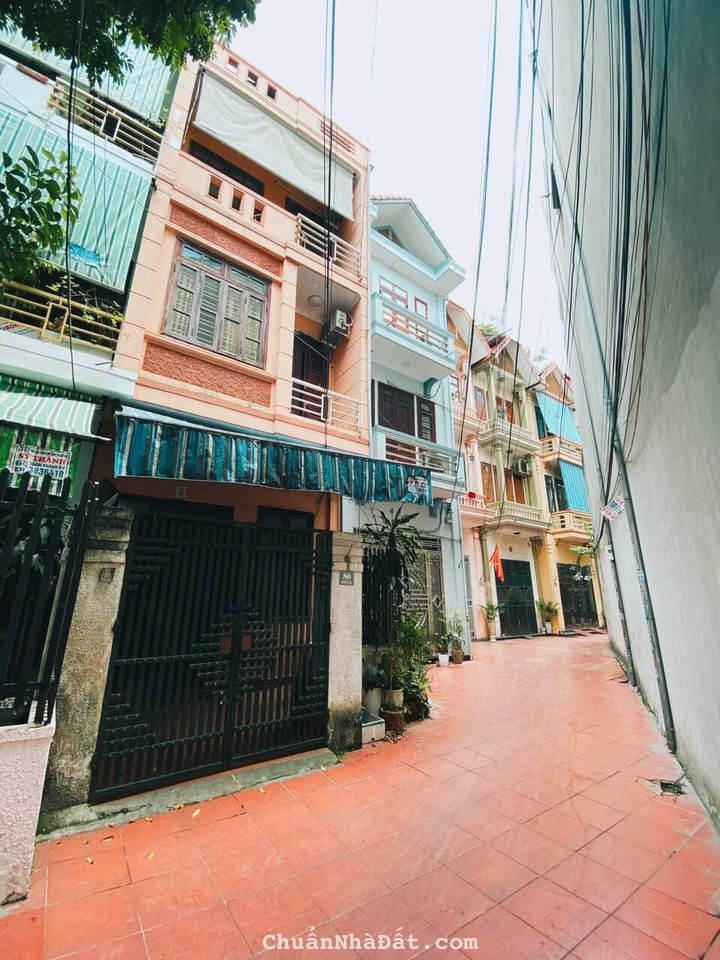 Bán Căn Gốc Dân Phố Tây Văn Cao 72m2 x 3.5 Tầng