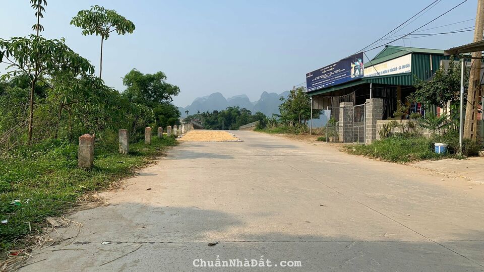 Độc lạ Kim Bôi, lô đất gần sát trung tâm hành chính huyện, mà vừa bám suối,bám đường