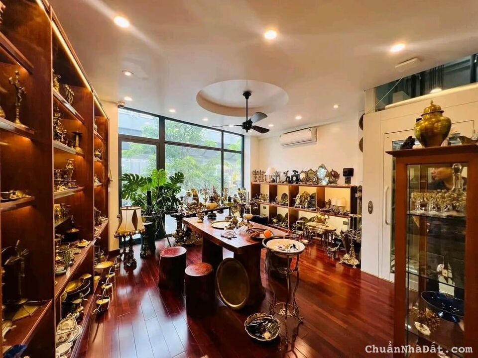  Bán nhà mặt phố Hai Bà Trưng 17tỷ5,lô góc 3 thoáng ,thang máy kinh doanh ngày đêm 