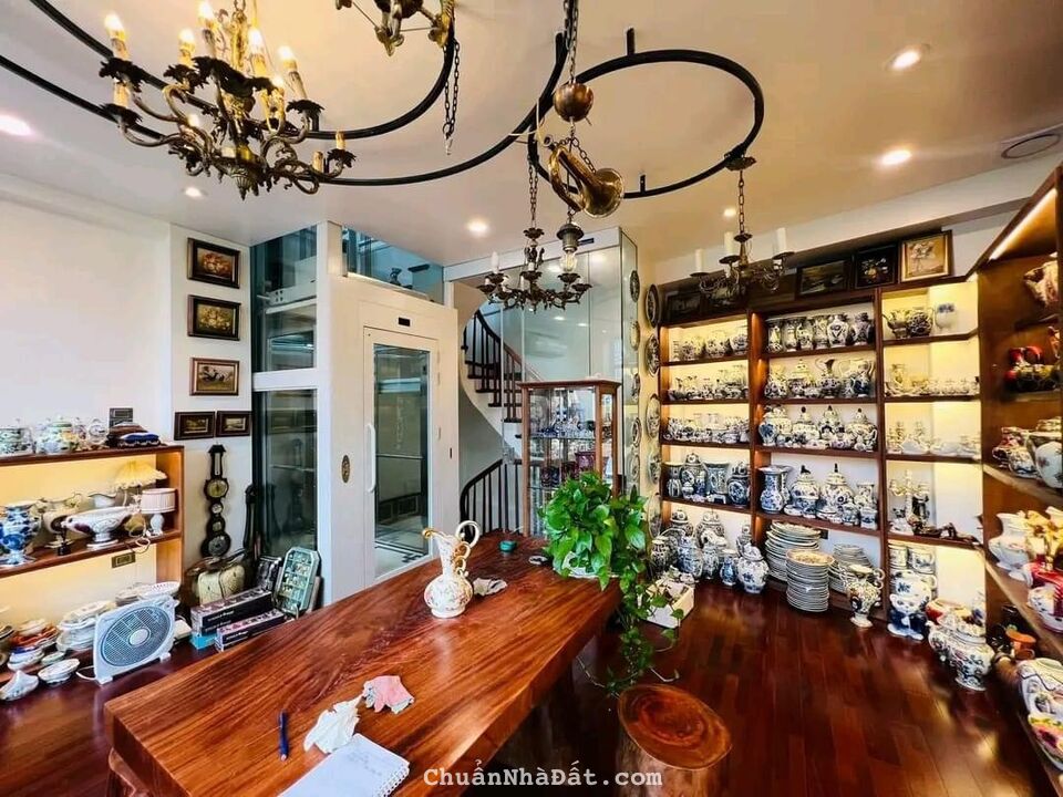  Bán nhà mặt phố Hai Bà Trưng 17tỷ5,lô góc 3 thoáng ,thang máy kinh doanh ngày đêm 