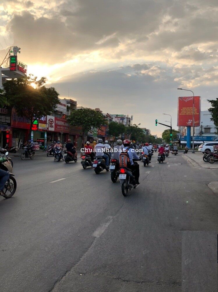 Cần bán nhà MT Chợ Lê Văn Thọ P9 GV. DT: 6.6x18m. Gía: 12.5 tỷ TL Buôn bán sầm uất 