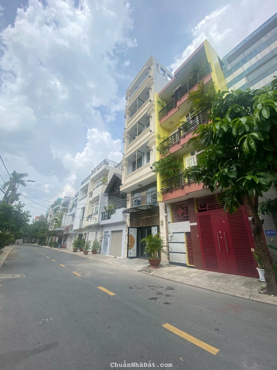 Vay ngân hàng 5 tỷ cần bán gấp nhà hẻm 10m thông Phan Huy Ích (5.6x20m) trệt 1 lầu