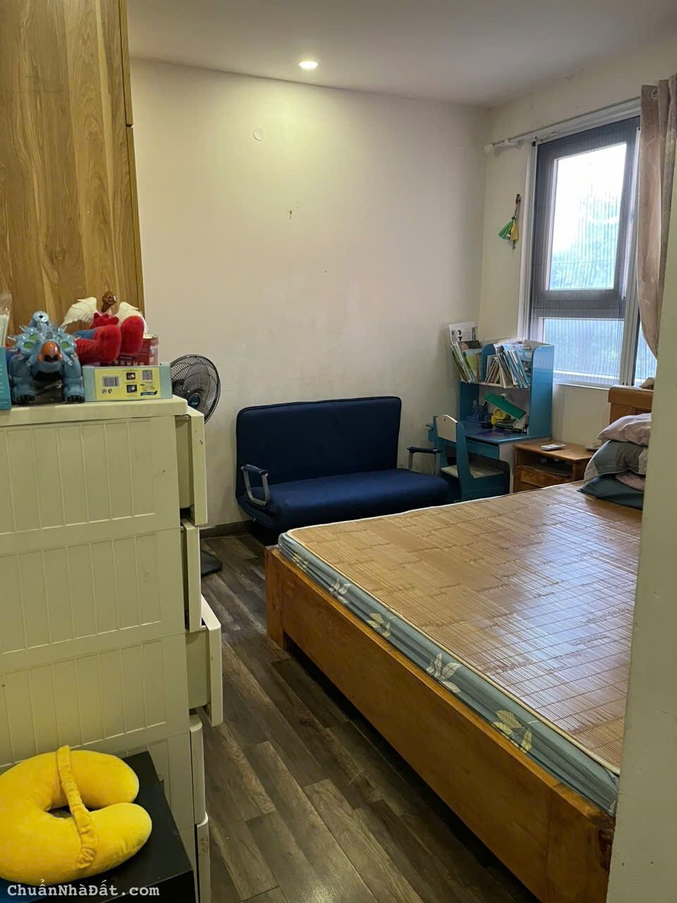 Bán CHCC B10 Nam Trung Yên, Nguyễn Chánh, Cầu Giấy 71m 2PN 2VS 3.95 tỷ