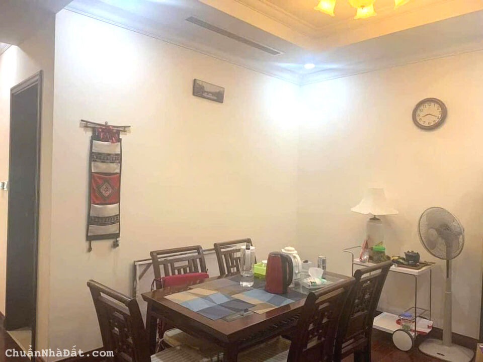 Cho thuê Căn hộ CC toà R2A Royal City, Ngã Tư Sở 88m 2PN, 17 triệu/tháng