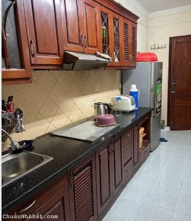 Cho thuê nhà tập thể đường Láng, Đống Đa 80m, 2PN full đồ 8tr/tháng