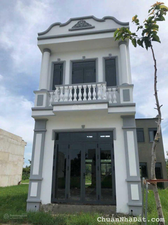 Nhà 1 trệt 1 lầu Vĩnh Tân cách chợ 700m, mặt tiền đường nhựa sổ sẵn