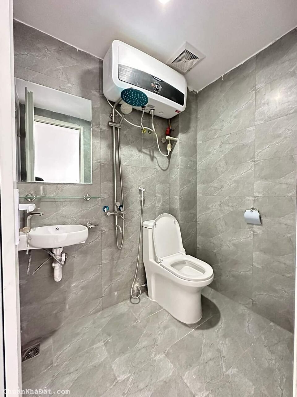 Bán nhà 145/28 Ngõ Văn Chương 25/27m2, 5 tầng, nhà mới, chỉ 3.02 tỷ