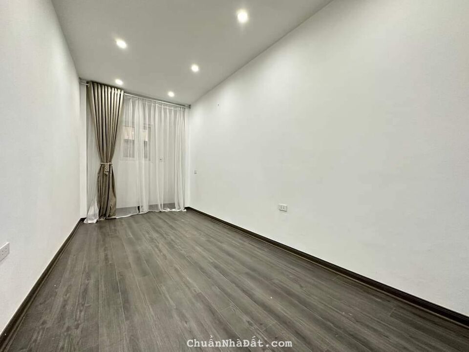 Bán nhà 145/28 Ngõ Văn Chương 25/27m2, 5 tầng, nhà mới, chỉ 3.02 tỷ