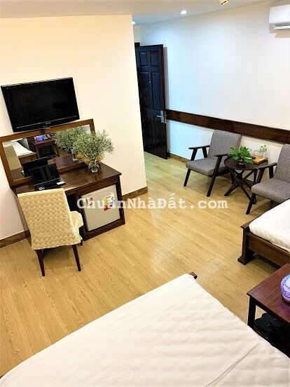 CHO THUÊ KHÁCH SẠN KHU SÂN BAY TSN , DT 1386M2, ĐỦ NỘI THẤT CAO CẤP CHỈ 210 TRIỆU, F2 Q TB 