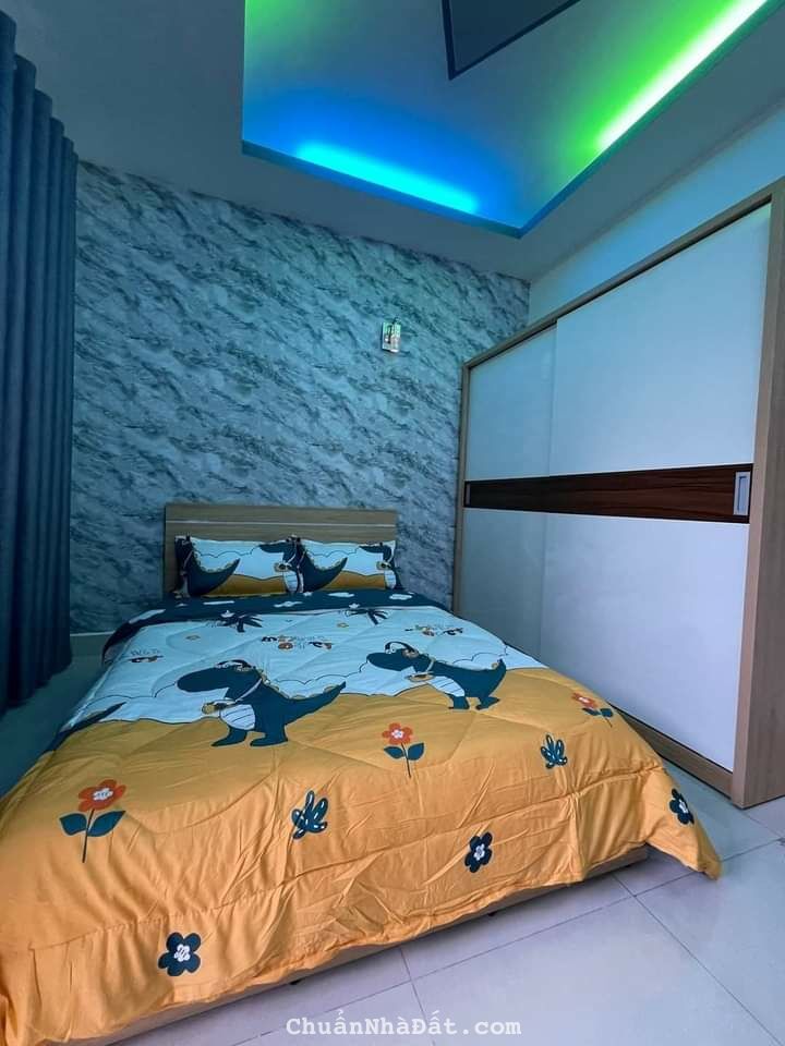 Cho thuê khách sạn, Mặt tền 6 tầng 12 PN, đủ nội thất, khu phố tây Bùi Viện, Q1, chỉ 65 triệu/tháng