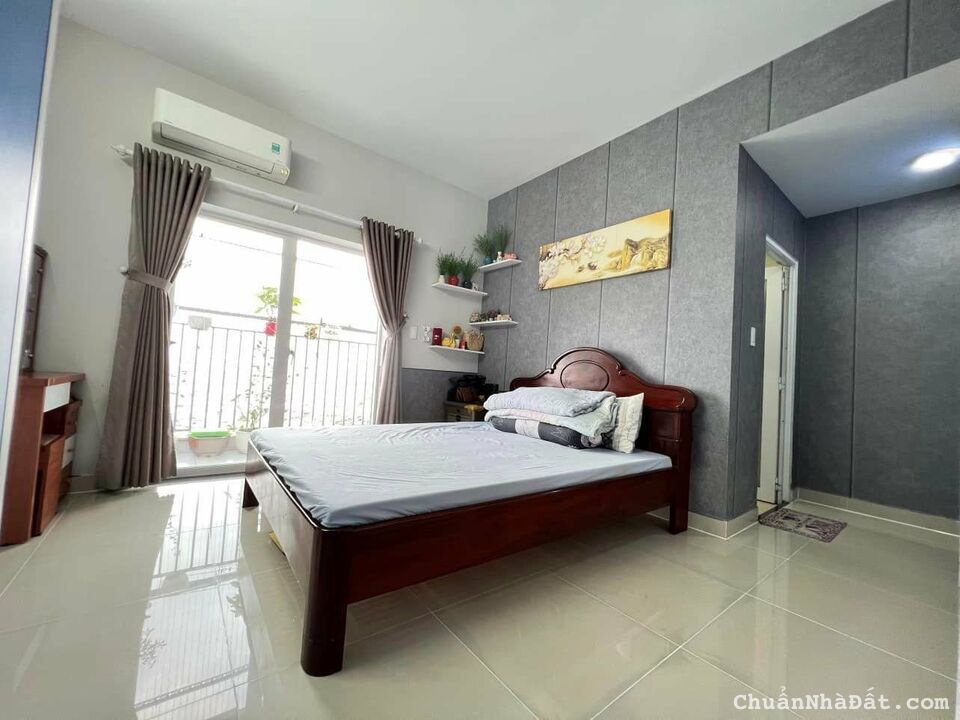 Cho thuê căn hộ Oriental Plaza 2pn, 2wc, giá 10tr, có nội thất