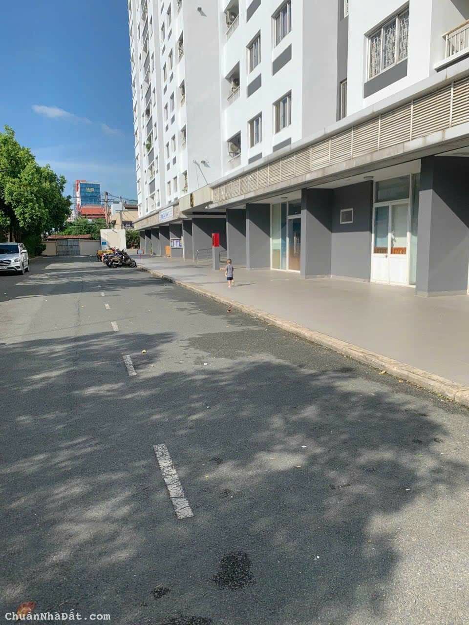 Bán nhanh căn hộ Lotus Garden 1pn, 1wc, có bancon thoáng, giá 1 tỉ 990