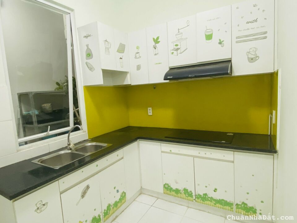 Bán căn hộ Topaz Garden quận Tân Phú. Có 2pn, nhà thoáng mát giá 2 tỉ 050tr. Lh C.Anh xem trực tiếp