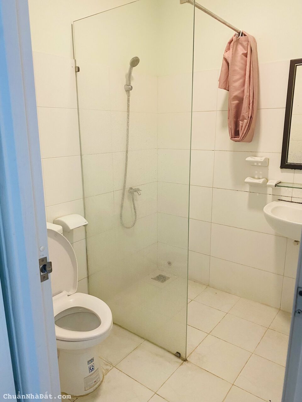 Bán căn hộ Topaz Garden quận Tân Phú. Có 2pn, nhà thoáng mát giá 2 tỉ 050tr. Lh C.Anh xem trực tiếp