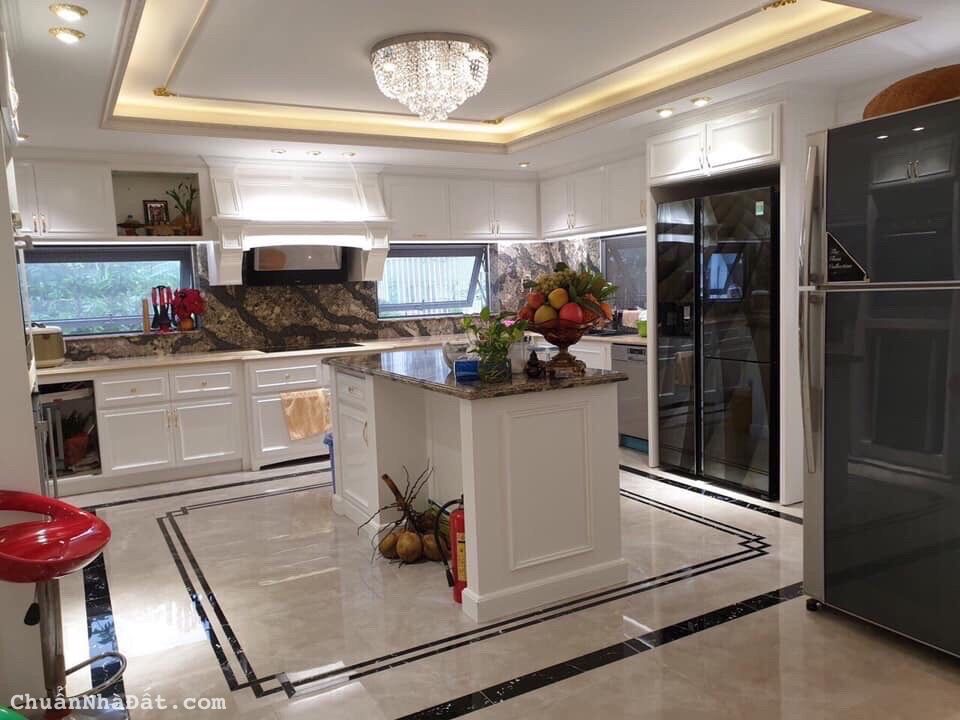 Bán Villa VIP P.Võ Thị Sáu,Q.3 - 150m2(4 tầng+thang máy-tiểu cảnh,hồ cá Koi )-Gía: 65 tỷ TL