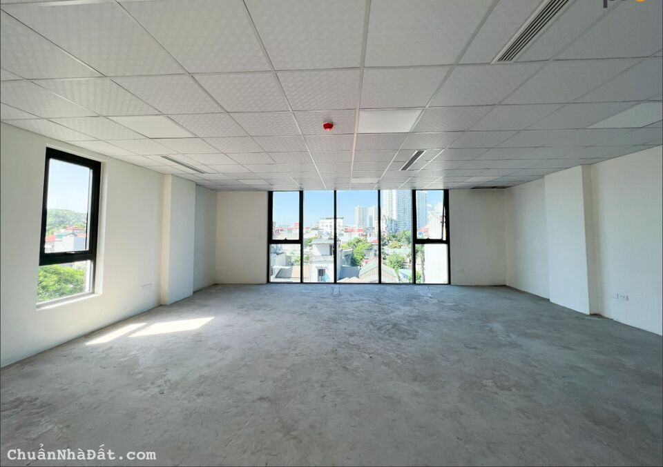 Cho thuê văn phòng quận Tây Hồ tòa nhà trên đường Nguyễn Hoàng Tôn, giá cực tốt