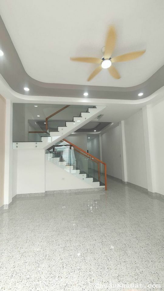 Bán Nhà  Mặt Tiền Đường Lớn - 1 Trệt 1 Lầu 2PN 2WC - Giá 1.9 Tỷ TL - Tại H/QL1A Bình Hưng Hòa B BT