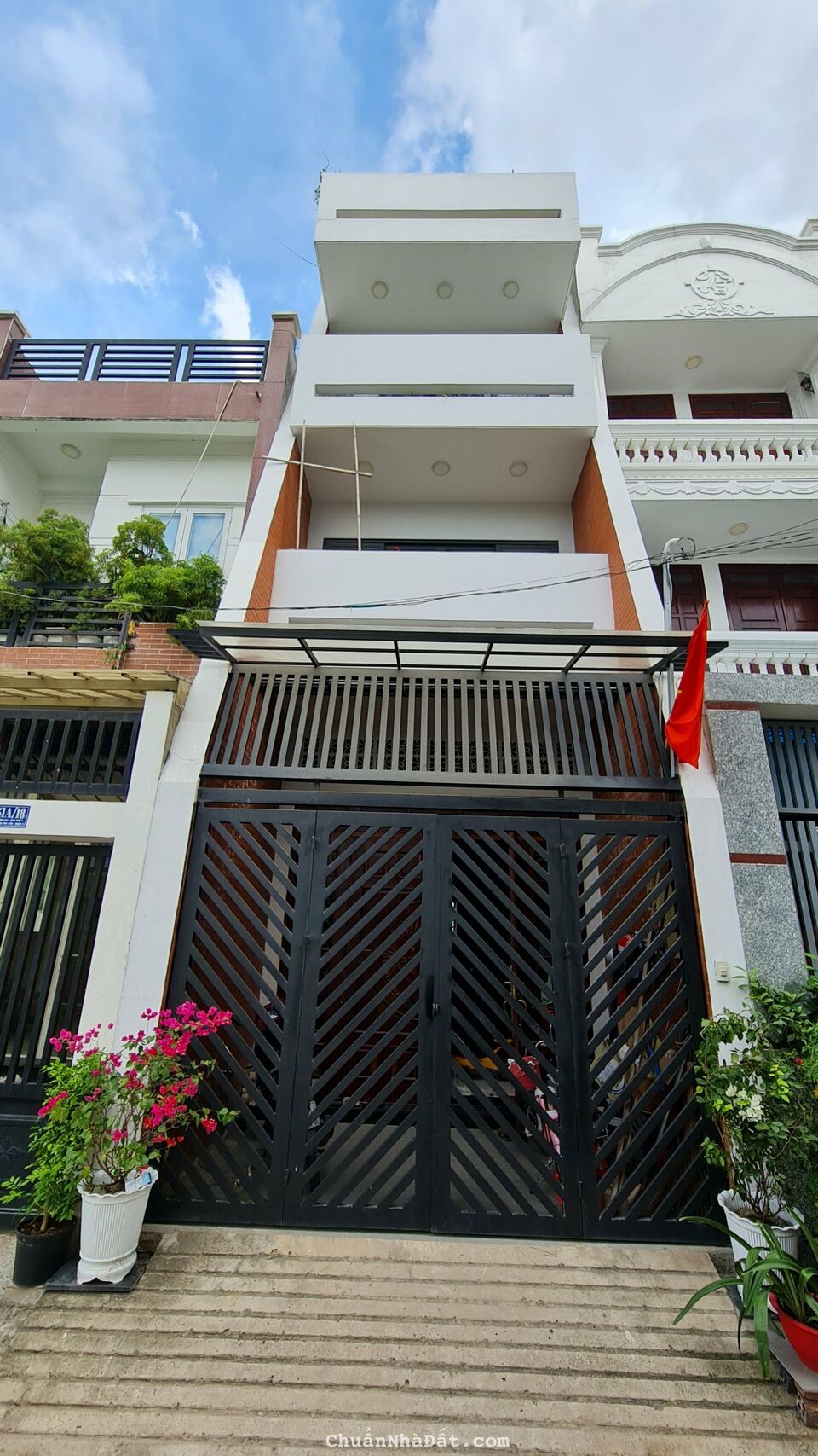 Bán nhà đường Nguyễn Duy Trinh, P.Phú Hữu, Quận 9. DT 4x16m, nhà 3 tầng. Giá 6,23 tỷ TL